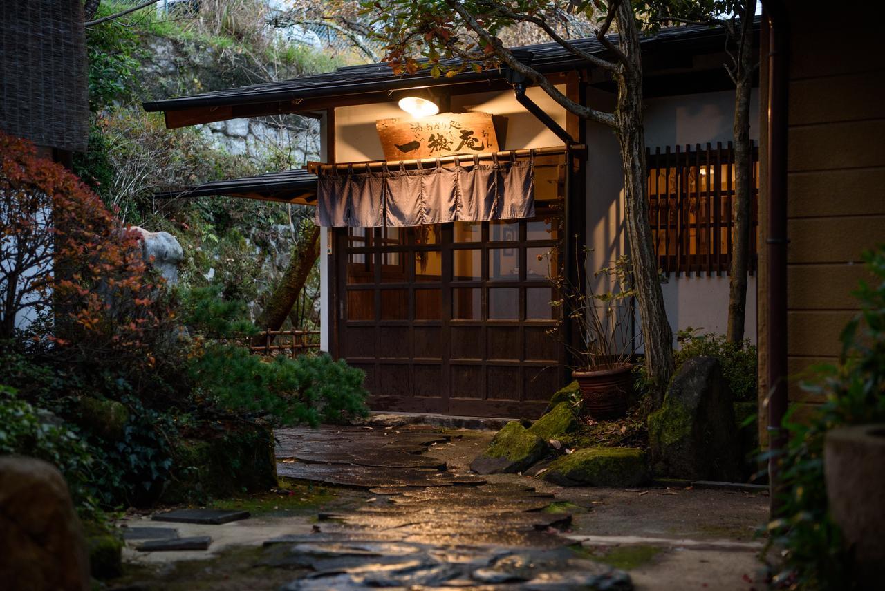 Yunohira Kamiyanagiya Hotel Yufu Buitenkant foto